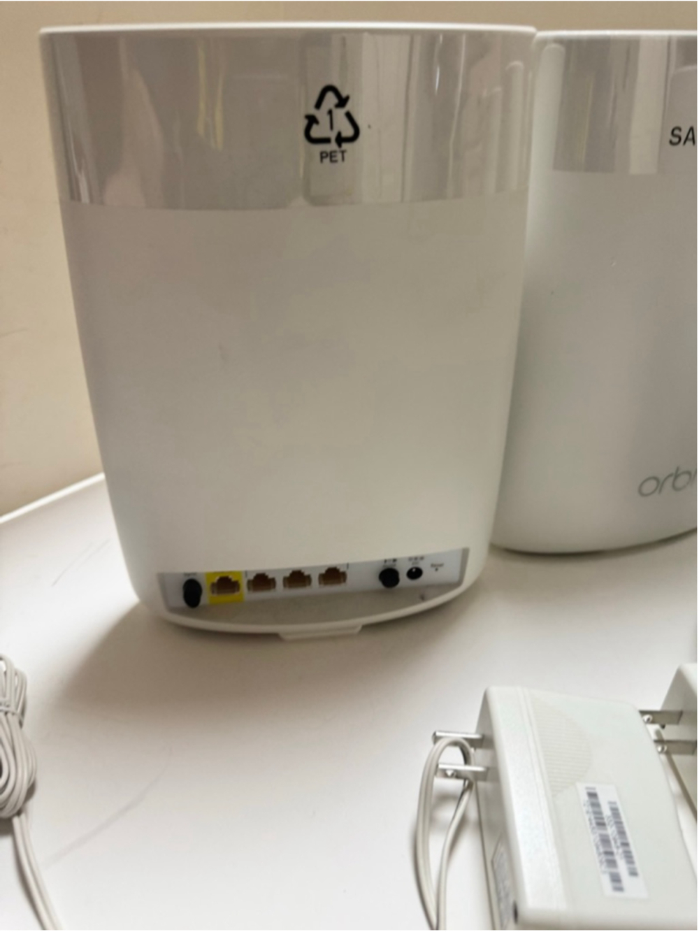 NETGEAR Orbi RBR50v2 Wireless Router System Tri-Band w/ 3 satellites - Picture 5 of 9